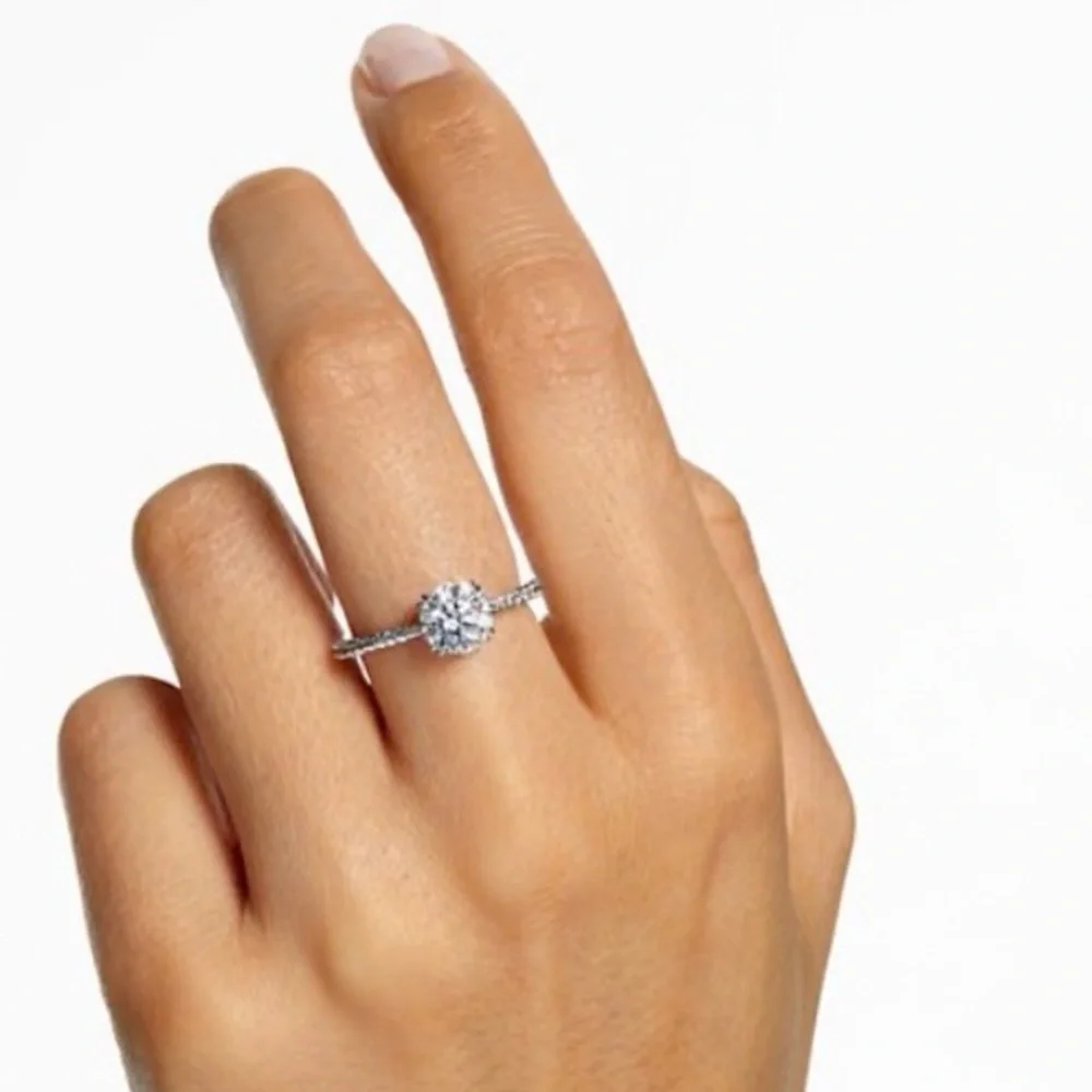 MACY’S 14 KARATS RHODIUM PLATED ROUND CUT RING